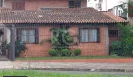 Casa para Venda - 220m², 3 dormitórios, sendo 1 suites, 2 vagas - Jardim Itu
