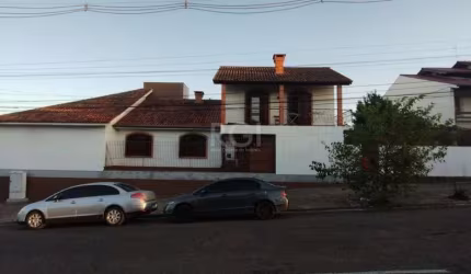 Casa de 4 dormitórios no bairro Parque Santa Fé