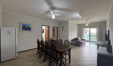 Apartamento amplo próximo ao mar na Praia Grande
