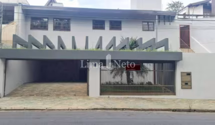 Casa com 254m², 2 dormitórios, 1 suíte master, 4 vagas