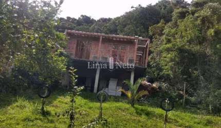 Chácara 700 m2 de terreno e 123 m2 construídos