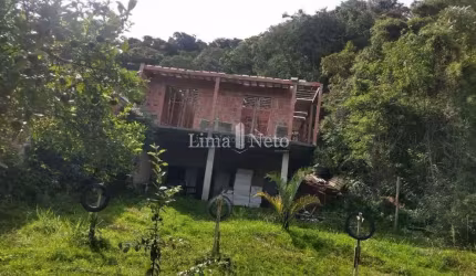 Chácara 700 m2 de terreno e 123 m2 construídos