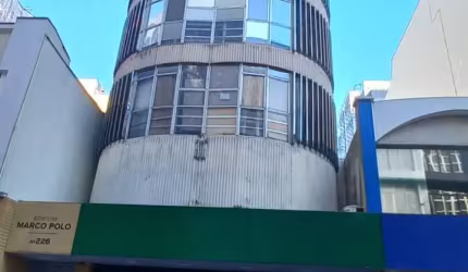 Sala comercial com 137 m² de área privativa localizada em área nobre de Florianópolis