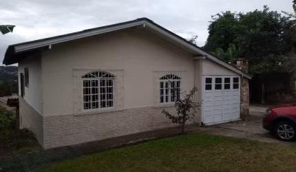 Casa de 90 m² construída em terreno com 792 m²