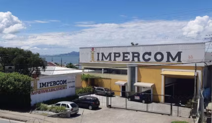 GALPÃO COM 1000 M²  E CASA COM 300 M²