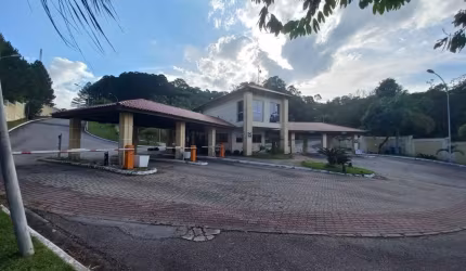 Terreno de esquina com 715,00 m², unifamiliar, viabilidade para até 3 pavimentos  localizado em cond