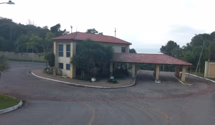 TERRENO COM VISTA LIVRE PARA O MAR E PARA TODA A GRANDE FLORIANÓPOLIS !  Imóvel com área de  671,00
