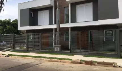 Sobrado de Esquina Localizado na Rua Doutor Iran Maciel  Bairro Mont Serrat