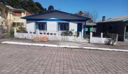 Casa de alvenaria no centro de Cambara -RS