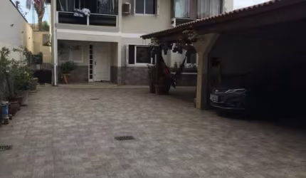 Sobrado , 3 Dormítórios com 190 m²  àrea Privativa  , Bairro Marechal - Canoas