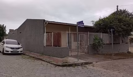 casa de Alvenaria com 3 Dormitórios 136,00m² terreno 12,00X17,00m. Laguna SC
