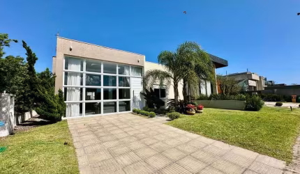 Casa á venda com 3 dormitórios, 160 m² ,  Zona Nova , Capão da Canoas .