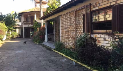 Sobrado á venda 2 Quartos, 220 m²   na rua Concordia Bairro Niterói - Canoas RS