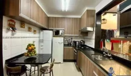 Vende-se lindo sobrado semi mobiliado de frente para rua  com 3 quartos sendo uma suíte  no bairro Alto Boqueirão, em Curitiba / PR