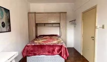 Apartamento próximo da praça Osório no bairro  Centro de Curitiba - Vende-se lindo  apartamento   de frente com a praça Osório amplo espaço  com  1 dormitório, sala, cozinha e banheiro no Centro de Cu