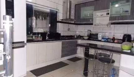 VENDE-SE INCRIVEL SOBRADO ALTO PADRÃO SEMI MOBILIADO EM CONDOMÍNIO FECHADO NO BAIRRO PINHEIRINHO, CURITIBA, PARANÁ