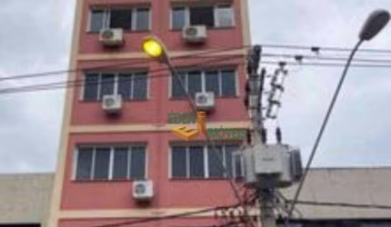 Sala Comercial com 45 metros quadrados, recepção, duas salas individuais, um banheiro e refeitório, à Venda na Rua São Bento, Centro, Sorocaba/SP