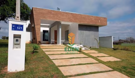 Casa Térrea com 2 quartos, sendo 1 suíte, 4 banheiros, garagem para 2 carros, à Venda e Locação no Condomínio Riviera de Santa Cristina III, Itaí/SP