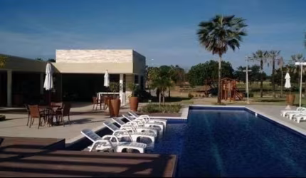 LOTE DE ESQUINA CONDOMÍNIO JARDINS DO LAGO! ÁREA DE 374,48M2 FRENTE LIVRE.