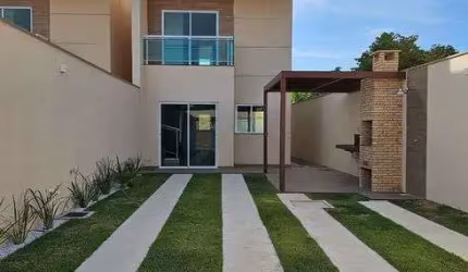 Casas Duplex com área de 93m2, 3 quartos e amplo espaço de terreno. Bairro Coaçu Eusebio!
