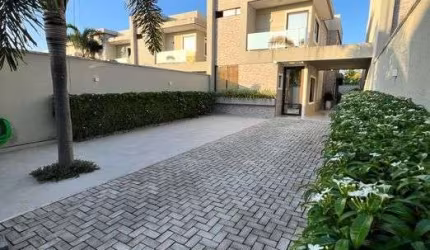 CASA DUPLEX COM 4 SUITES E AMPLO ESPAÇO NO EUSÉBIO!