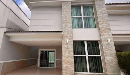 Casa Duplex em Condomínio com excelente localização! Área de 165m2 e amplo lazer.