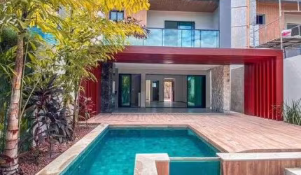 Casas em Condominio com excelente área de lazer e localização! Área de 151m2.