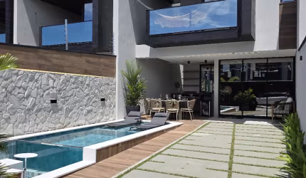 Linda Casa Duplex com 4 suítes e amplo espaço no Eusébio!