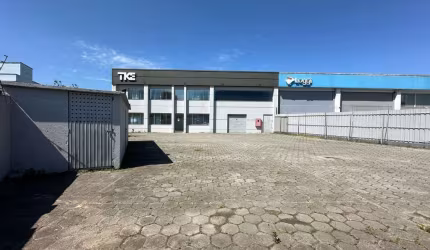 Barracão / Galpão / Depósito para alugar no Barreiros, São José  por R$ 30.000