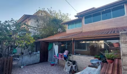 Casa com 3 quartos à venda na Serraria, São José  por R$ 980.000
