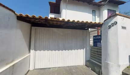 Casa com 2 quartos para alugar no Roçado, São José  por R$ 2.850