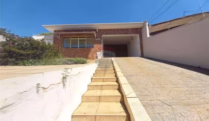 EXCELENTE CASA COM 3 QUARTOS NUM EXCELENTE BAIRRO.