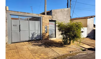 Vende-se Casa 3 Quartos 2 Banheiros - 140m² - Estiva Gerbi/SP