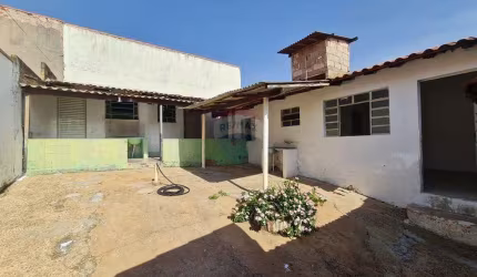 Casa, São Judas Tadeu, Santo Antônio de Posse - 3 casas sendo 1 com 2 quartos e 2 com 1 quarto