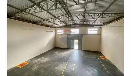 Galpão comercial localizado no parque guainco