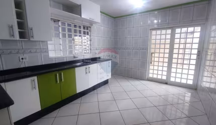Imóvel no condomínio Santa Mônica Mogi Mirim com 3 dormitórios e suíte