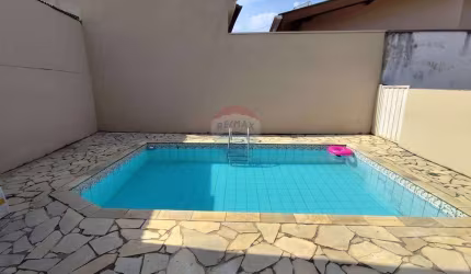 casa a venda de 171 m2, 3 quartos, 10 vagas e piscina  - Centro -Lindoia