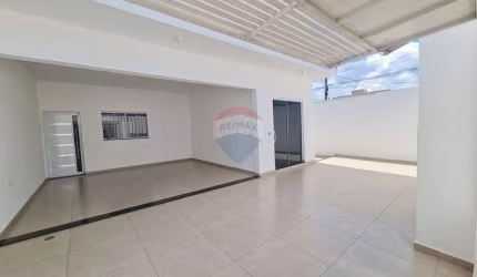 Sobrado Moderno e Amplo à Venda em Holambra - São Paulo