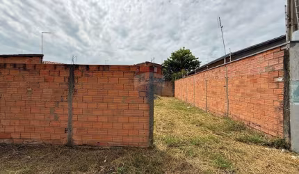 TERRENO À VENDA JARDIM CANAA II DE ESQUINA OPORTUNIDADE PARA CONTRUIR IMOVEL OU COMERCIAL.