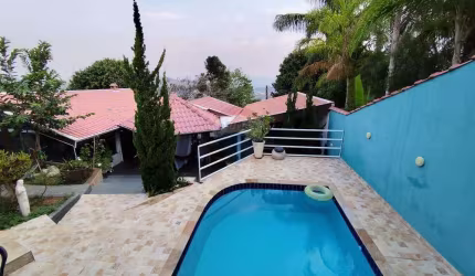 Linda casa em Águas de Lindóia com piscina 150m2ac 452at - Oportunidade