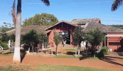 Casarão as margens da SP340 disponível para locação