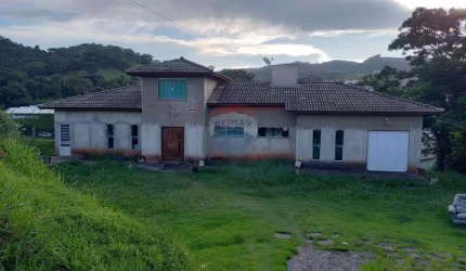 CASA  250 M² EM TERRENO DE 908,60 M² A VENDA EM LINDOIA S.P. - COM 02 QUARTOS, 01 SUITE, 01 QUARTO NO SÓTÃO.