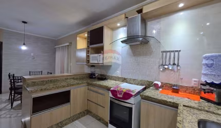 Casa com 3 dormitórios e cozinha planejada