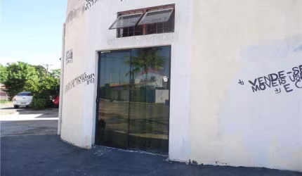 IMÓVEL DE ESQUINA COM TRÊS DORMITÓRIOS E PONTO COMERCIAL
