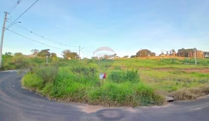 Lote de Esquina no Estância Santa Catarina em Itapira -SP com 294 m2 por apenas R$169.344,00