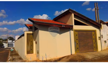 Casa nos Prados com Câmera 24 horas no Bairro