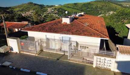 14 apt locaçao cada um com 2 quartos ,sala, peq. cozinha/ lavanderia, banheiro, área total construída  dos 14 apt  634,46 m2 e terreno 746 m2