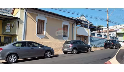 Oportunidade Única no Centro de Itapira: Casa Comercial e Residencial | Imóvel Versátil com Excelente Localização e Potencial Comercial.