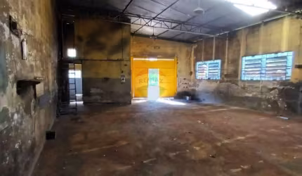 'Galpão Comercial no Centro de Itapira, SP!'