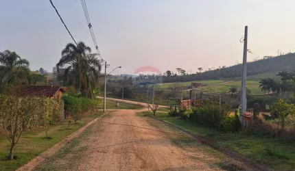 Lote para construção de chácara 100% regularizado, 1.271 m² Excelente localização.  (Terras de Santa Maria)